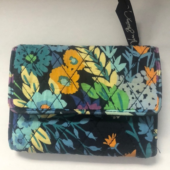 Vera Bradley wallet - Picture 1 of 8